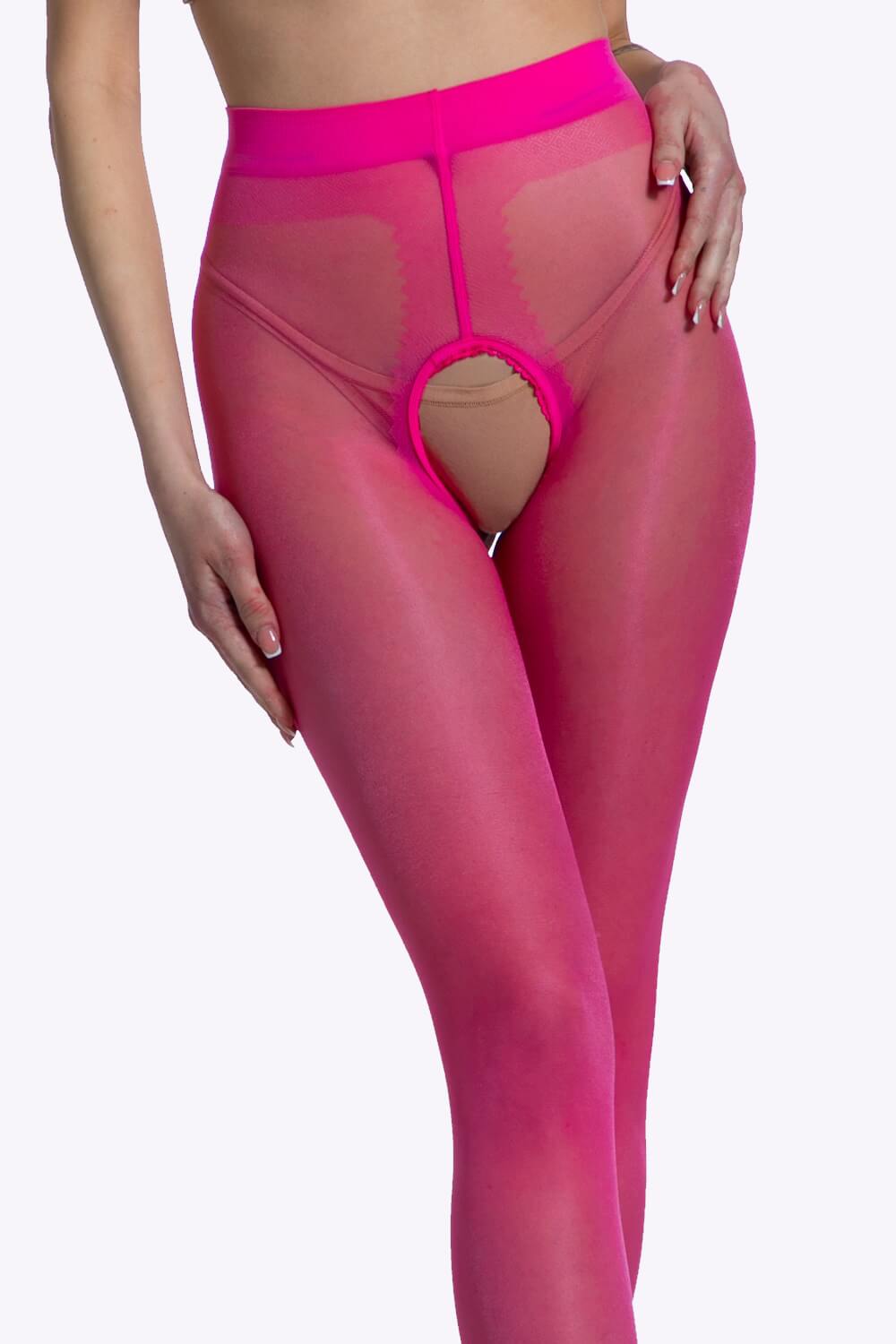 Een magenta glanspanty met open kruis van 20 denier — speels, krachtig en verleidelijk met een brutale knipoog.