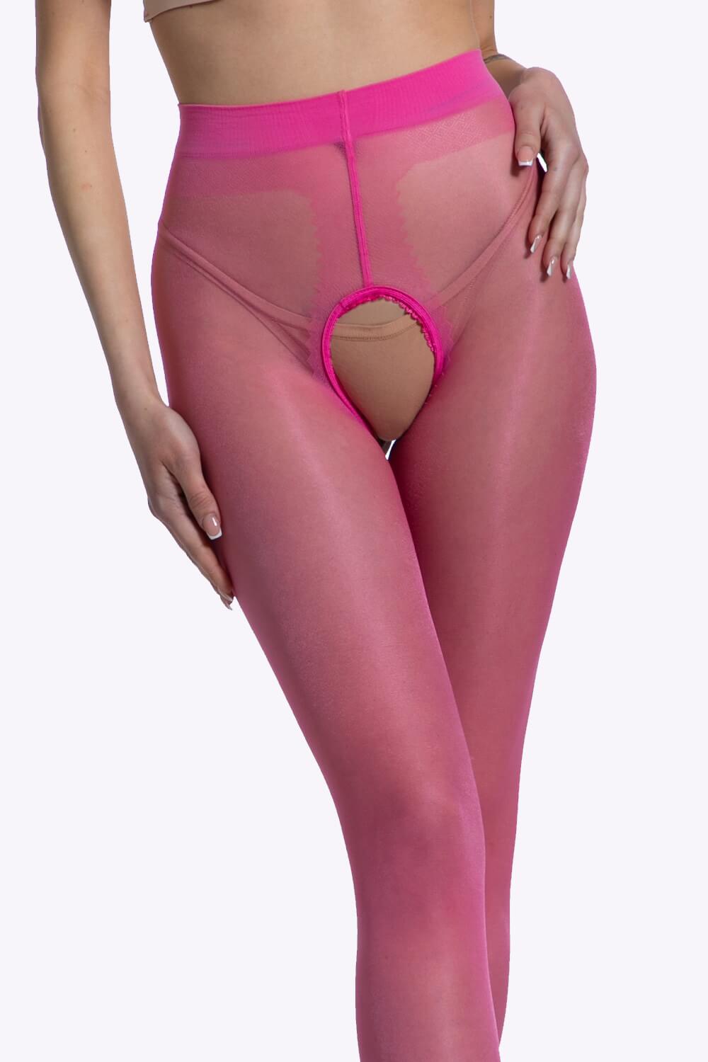 Een roze glanspanty met open kruis van 20 denier — zoet, speels en met precies genoeg lef om op te vallen.