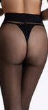Een zwarte naadpanty van 20 denier met elegante achternaad van Amour — subtiel verleidelijk en klassiek chic.