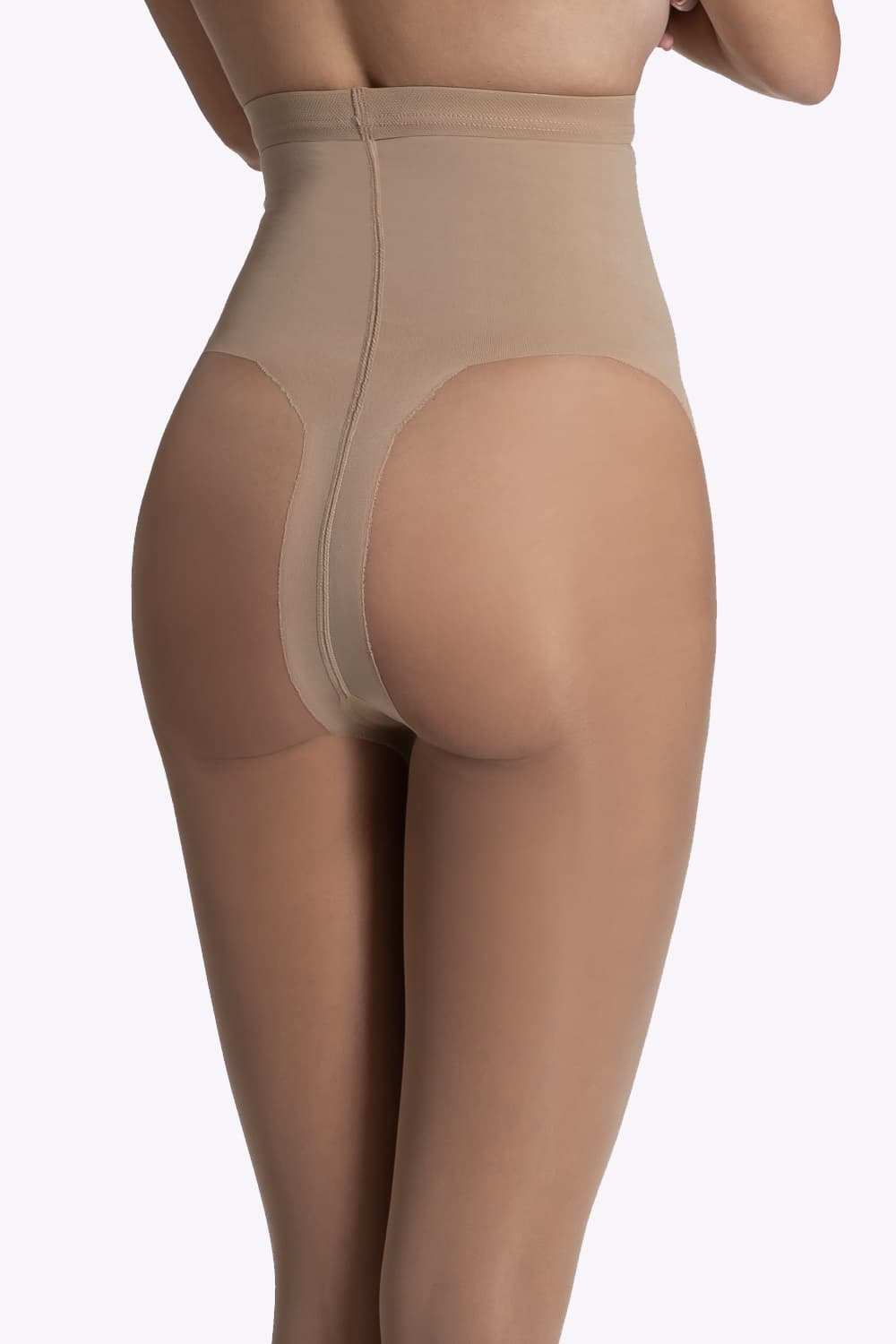 Achteraanzicht van een beige correctie panty die je taille vormt en je rondingen elegant laat uitkomen.