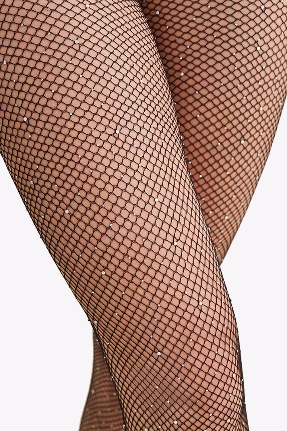 Een verfijnde visnet glitterpanty van Gabriella met fonkelende kristallen — elegant, speels en onweerstaanbaar stijlvol.