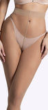 Een elegante beige panty met stippen van 20 denier die je benen een speelse polkadot-look geeft met subtiele, stijlvolle charme.