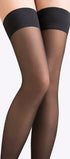 Zwarte stay-ups met een elegante boord en semi-matte finish die moeiteloos klasse uitstralen.