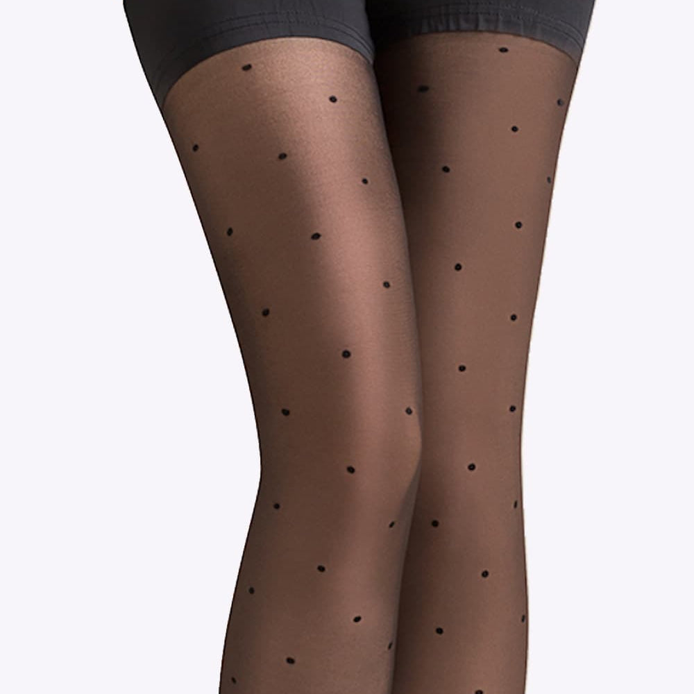 Zwarte hold-ups met subtiele stippen en stevige boord die elegantie en speelsheid perfect balanceren.