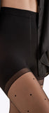 Zwarte corrigerende panty met speelse polka dots die je taille en heupen subtiel vormt en je look elegant afrondt.